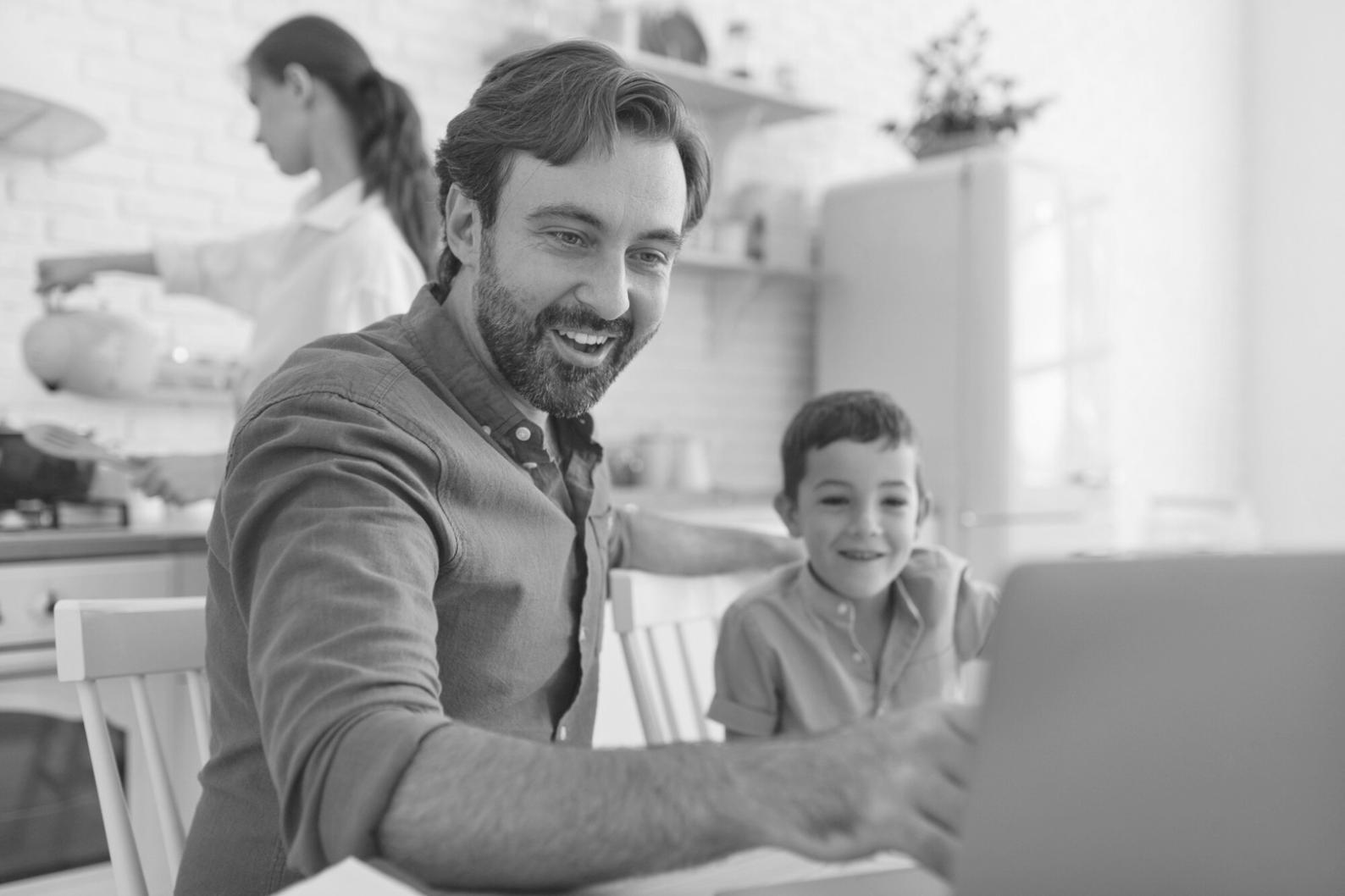 Entrepreneur travaillant sur son projet de création d'entreprise